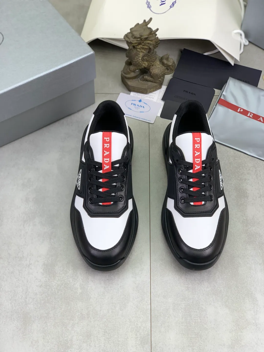 Men's men's shoes P600 💰【New style】Top quality, new popular models on the official website, which will never go out of style for a century, 🆘 The trendy brand (Prada) mainly promotes popular models, avant-garde and versatile fashionable men's shoes, privately molded, with cowhide splicing and 1:1 oil edge treatment... fashionable and simple, original imported cowhide with python skin, cowhide leather lining for feet; the atmosphere and personality are more fashionable, eye-catching and pursuing class. It will subvert the old idea and be a must-have for fashionistas who want to spend time with you! Must keep it! High-end comfortable and low-cost, high-end quality workmanship. Size: 38-45 4️⃣ colors available. full package